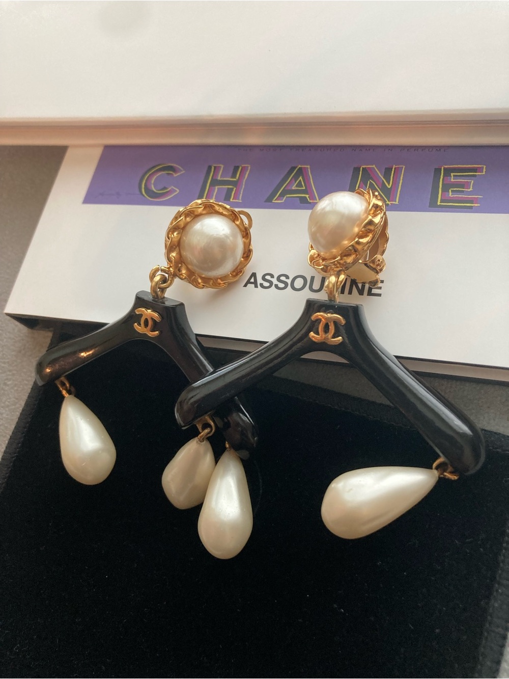 CHANEL Black Hanger Earrings with Gold & Pearl Drops - Picture 4 of 16